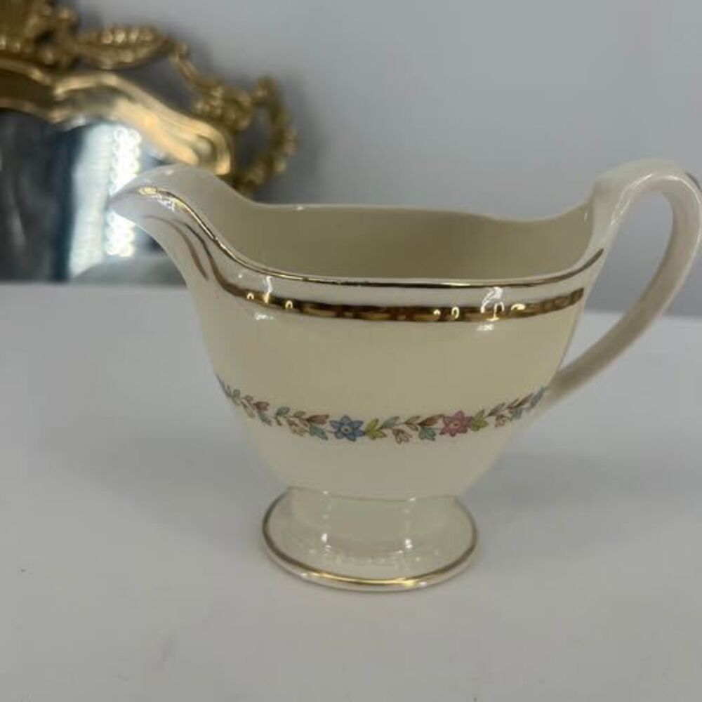 Homer Laughlin Eggshell Georgian Creamer